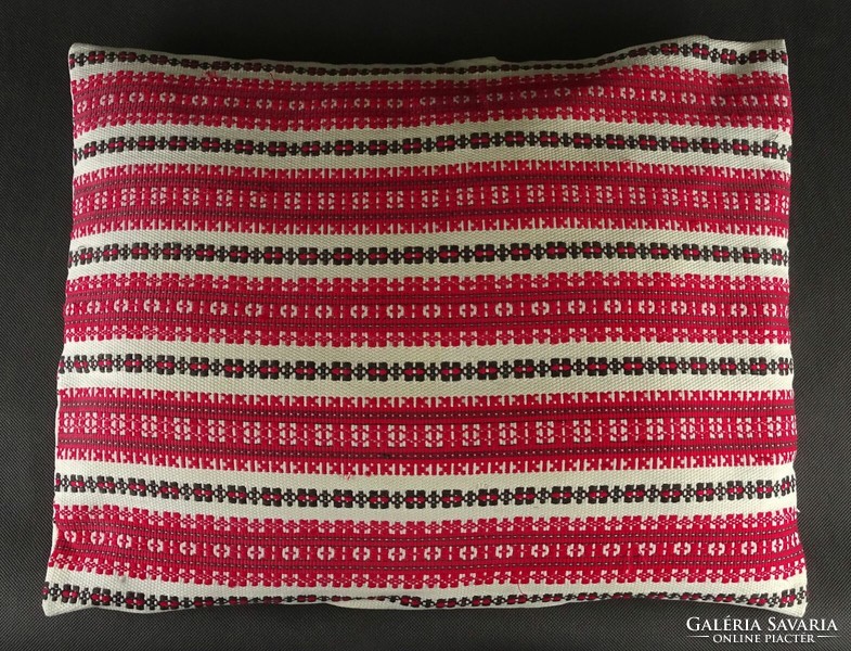 1P428 embroidered red and white cross stitch pattern cushion cover with feather pillow