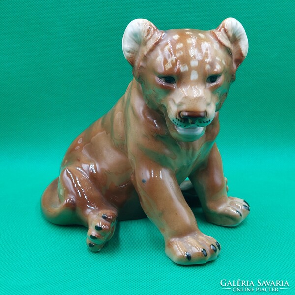 German lippelsdorf lion cub porcelain figure