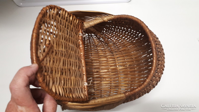 Vintage wicker basket with lid