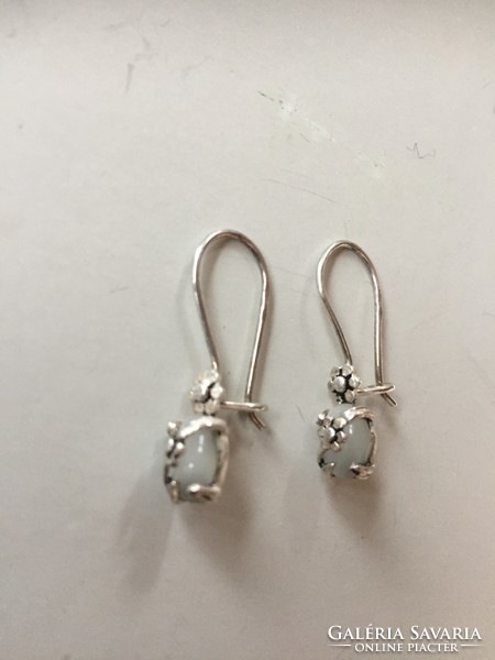 Pair of silver (ag) floral earrings with white stone 2.5 cm, 2.1 grams (fed)