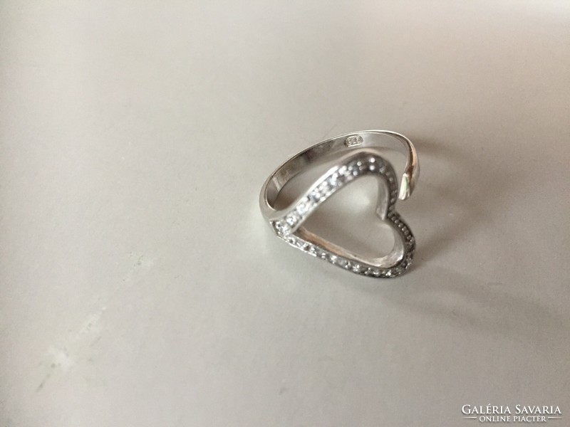 Ezüst gyűrű, sok apró kővel, 58-as méret, állítható, jelzett 925, bruttó 3 gramm (FÉD)