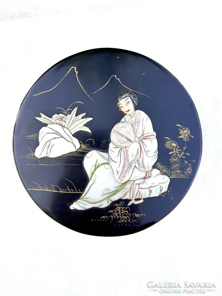 Beautiful black round jewelry box with embossed geisha image