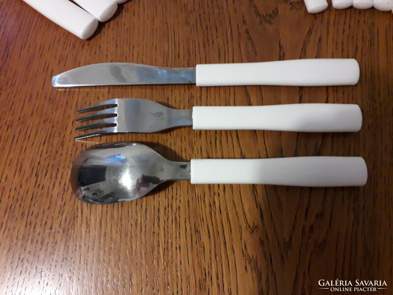 4 X 6-piece cutlery set