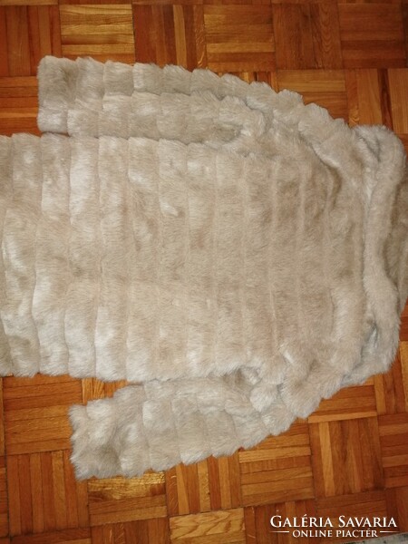 Women's elegant faux fur coat for sale l -s