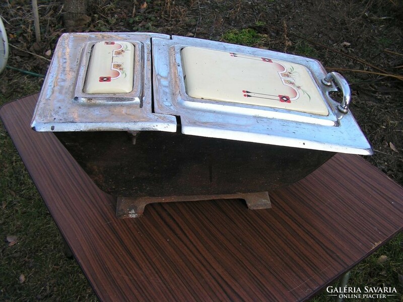 Cast iron charcoal holder decorated with fire enamel