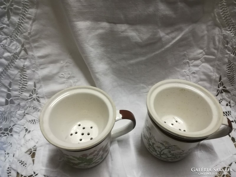 Vastag falú porcelán teás bögrepár, szűrővel