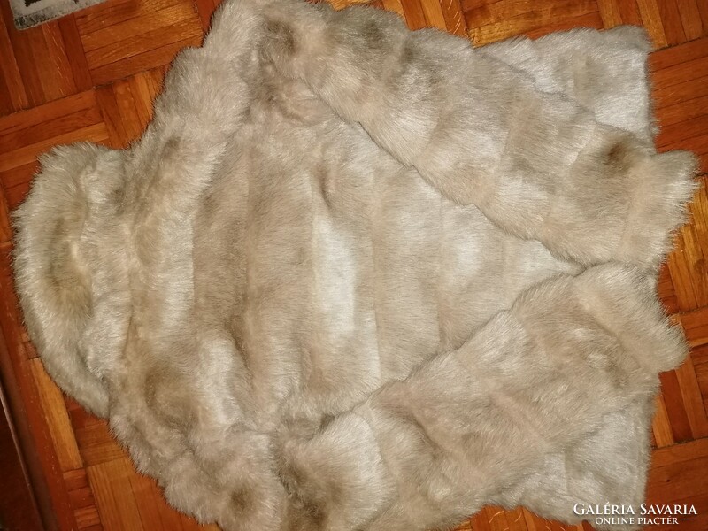 Women's elegant faux fur coat for sale l -s