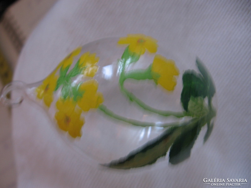 Kézműves akasztható fújt üvegtojás kankalin festéssel Húsvétra, Karácsonyra
