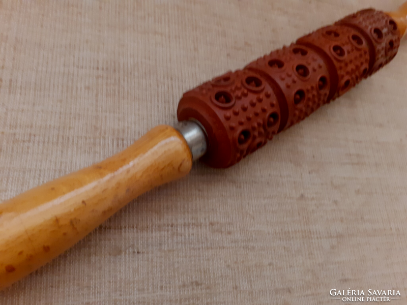 Vintage  Punkt-Rollers jelzett fa nyelű kézi gumi masszázs henger