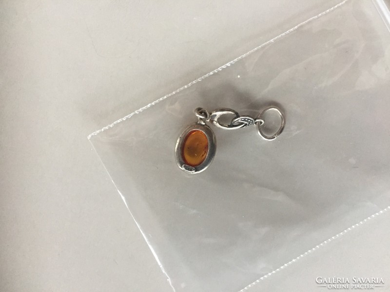 Silver (ag) pendant with amber stone, hallmarked, 2.2 cm, the stone 1 cm x 0.7 cm, 0.8 grams (cover)