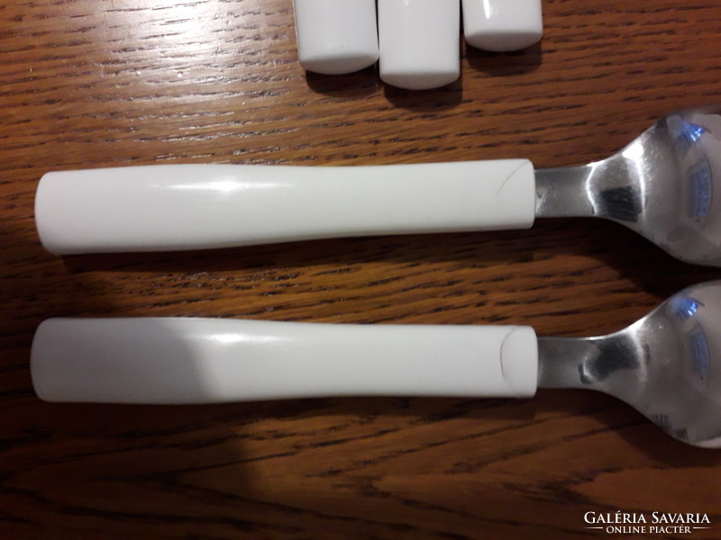 4 X 6-piece cutlery set