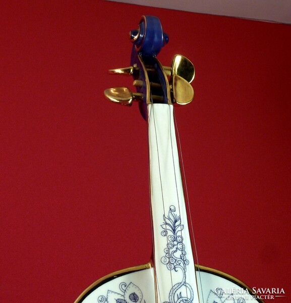 Hollóháza porcelain violin with Saxon endre decor