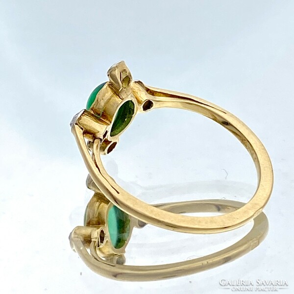 18K old gold ring with chrysoprase and diamonds