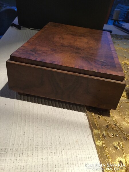 Old, inlaid, lacquered wooden box 29 x 20 x 8 cm (26)