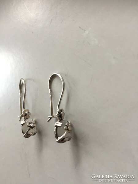 Pair of silver (ag) floral earrings with white stone 2.5 cm, 2.1 grams (fed)