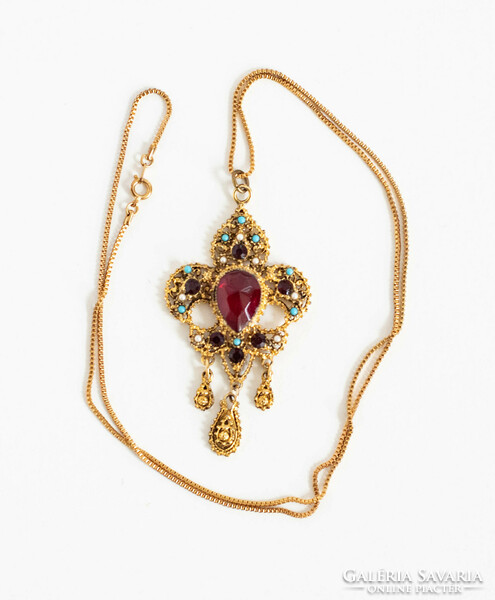 Firenzei liliom formájú aranyszínű medál láncon - vintag ékszer, nyakék, nyaklánc