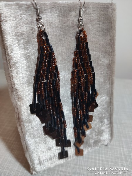 3 earrings made of brown, black and gold pearls with a small shell extra