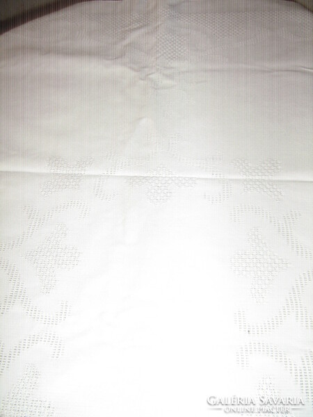 Beautiful baroque Toledo pattern snow-white damask tablecloth