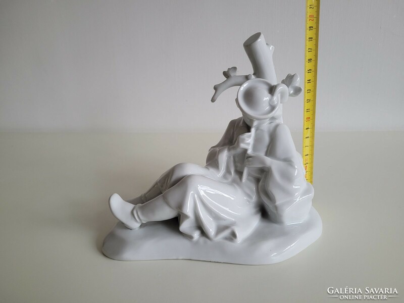 Régi fehér Zsolnay porcelán furulyázó juhász pajzspecsétes