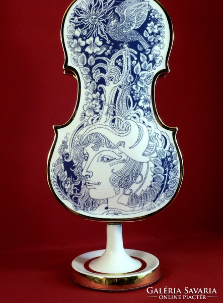 Hollóháza porcelain violin with Saxon endre decor