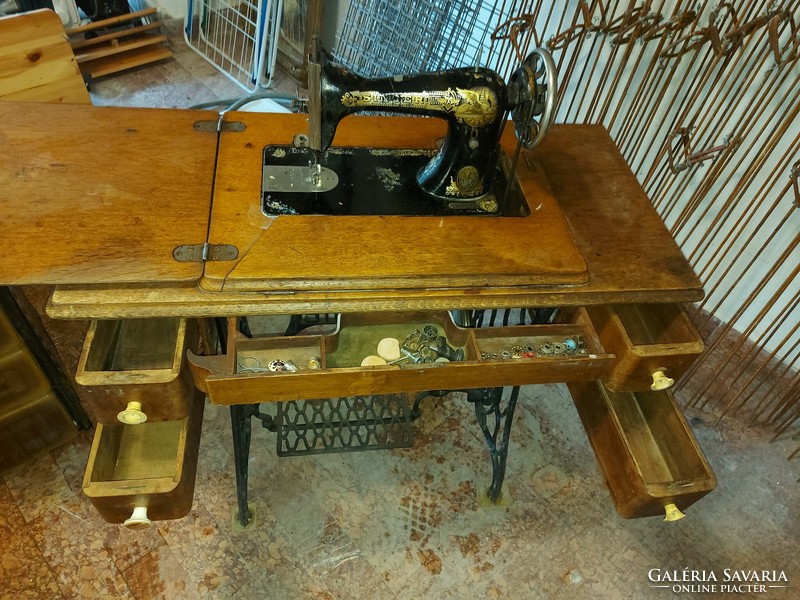 Singer 4-drawer pedal sewing machine for sale