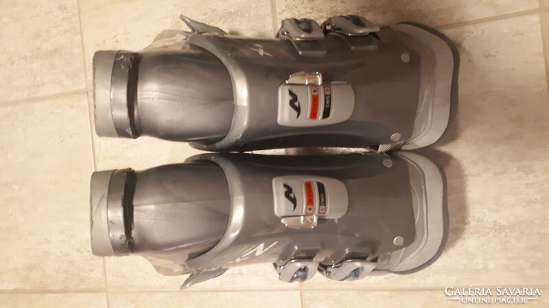 Nordica ski boots with 4 buckles