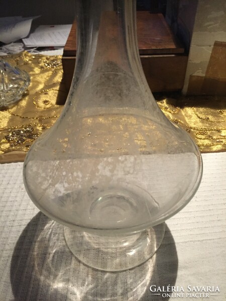 Large glass pourer with frilled mouth, bottle, decanter (301)