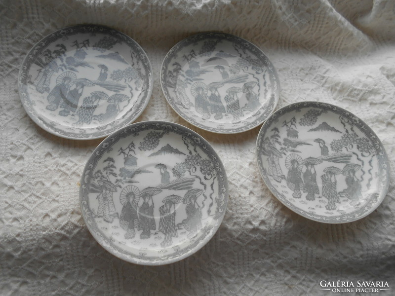 4 Oriental porcelain plates, diameter 13 cm