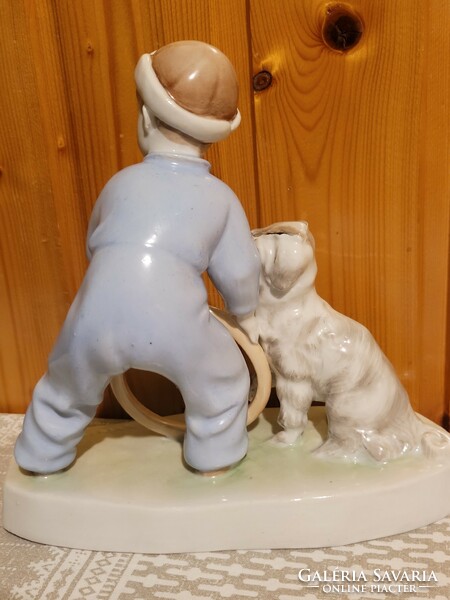 Zsolnay jelzett Sinkó porcelán karikás kisfiú kutyával