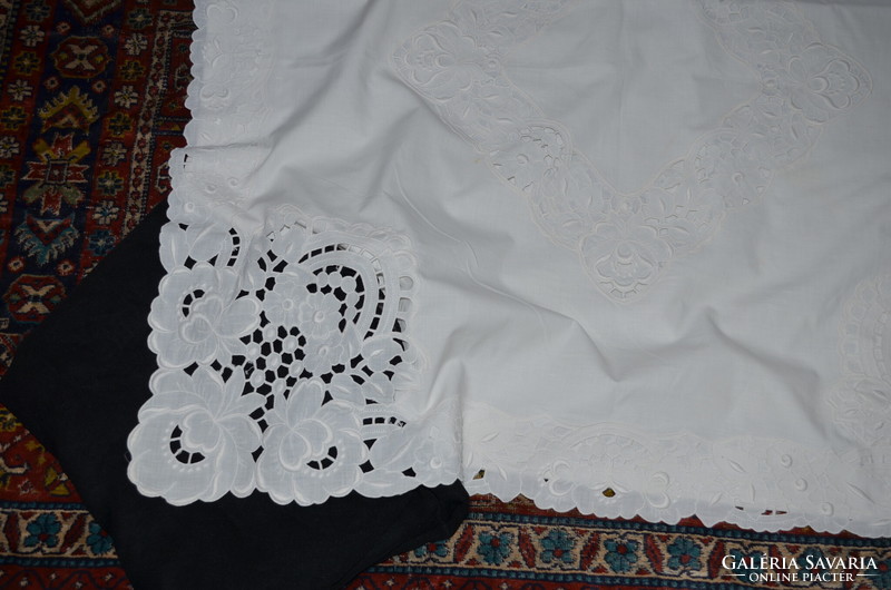 Large openwork pattern cushion cover with original thread buttons