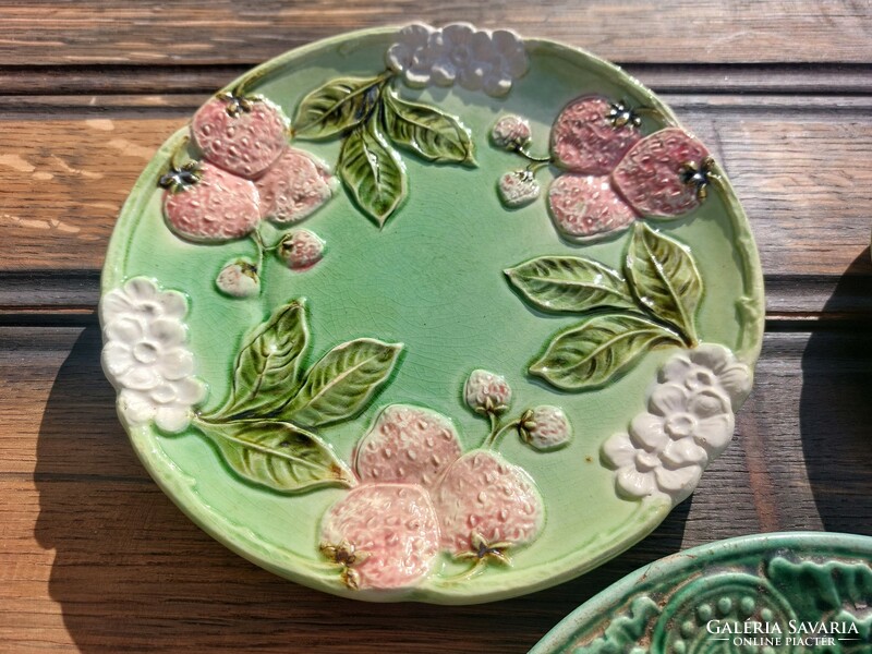 Majolica plates (76)