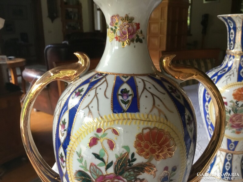 Two perfect Chinese vases, 35 cm, beautiful pattern, abundant gilding