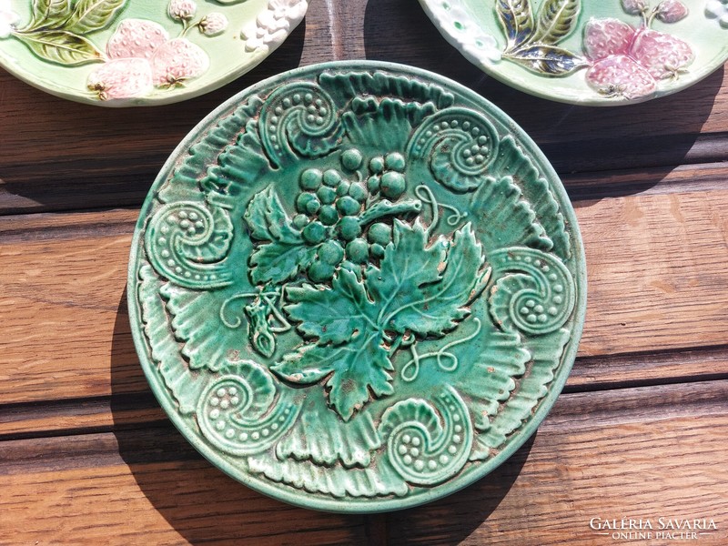 Majolica plates (76)