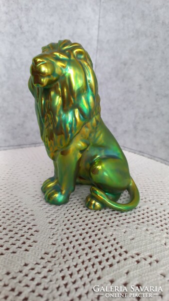 Zsolnay eozin lion, gold shield seal, flawless, 13.5 x 10 cm