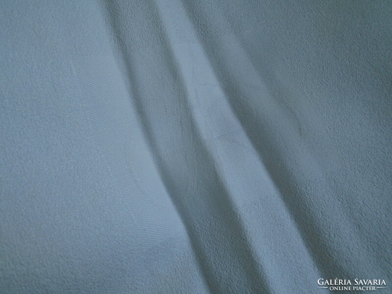 Hófehér, pamut horgolt szélü törölköző, kéztörlő.   74 x 52 cm.