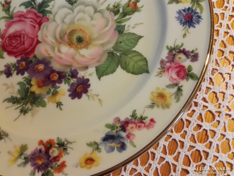 Glória porcelain, hand-painted decorative plate.....26 Cm.