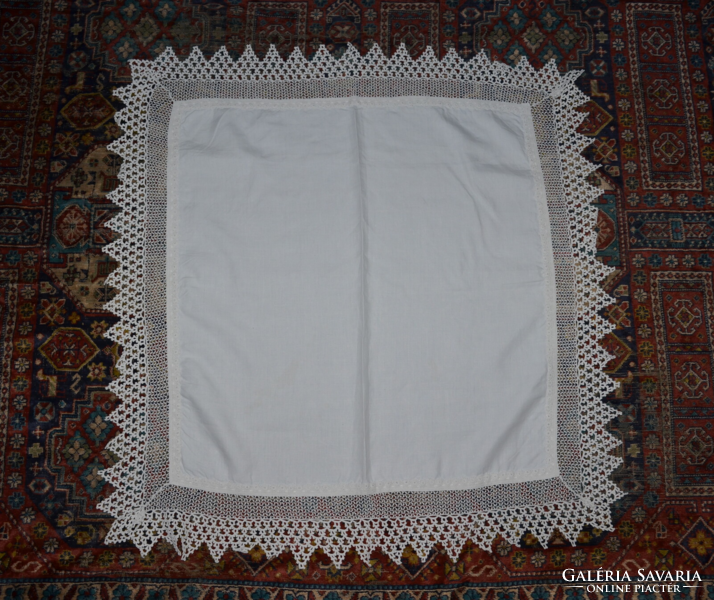 Lace-edged table center tablecloth