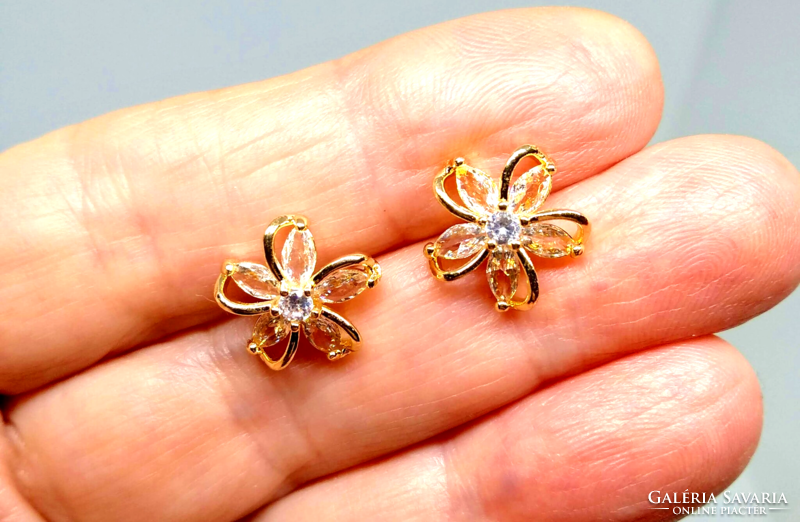 Cubic zirconia (cz) stone flower earrings 121