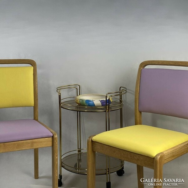 Skandináv tömörfa szék pár urbánosítva. Pasztell lila-sárga vegán bőr