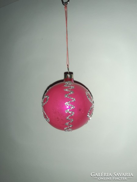 Kissé átlátszó, pink színű, régi karácsonyfa üveg gömb dísz
