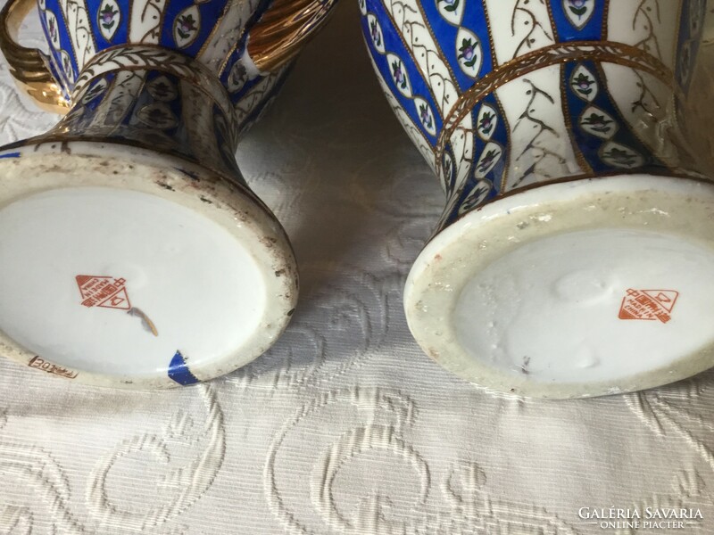 Two perfect Chinese vases, 35 cm, beautiful pattern, abundant gilding