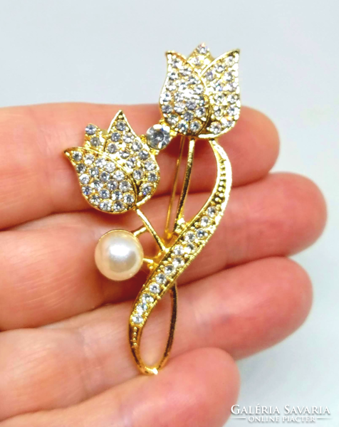 Clear crystal tulip brooch with gold-plated socket 10