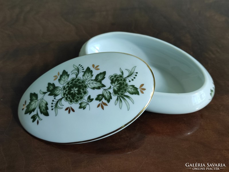 Hollóházi zöld virágmintás lapos ovális fedeles porcelán bonbonier dobozka