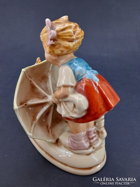 Esernyős kislány libával, német porcelán figura