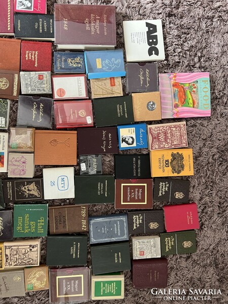 Minibook collection with rare old pieces 122 unopened, unopened miniatures in new condition