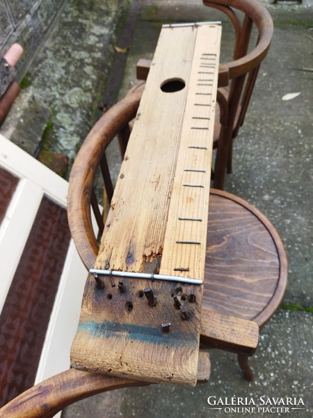 Old zither base