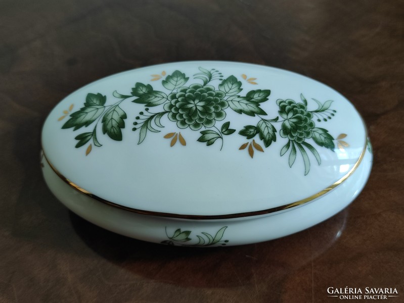 Hollóházi zöld virágmintás lapos ovális fedeles porcelán bonbonier dobozka