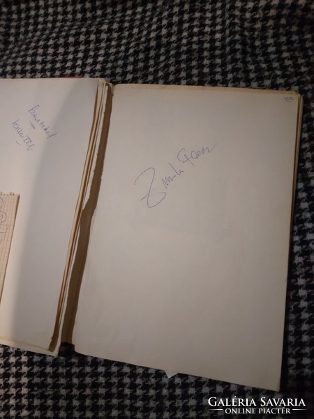 Autogram Zenthe Ferenc aláírása , gyűjtő mappa eggyik kiszedett A4 es lapján található,golyóstollal.