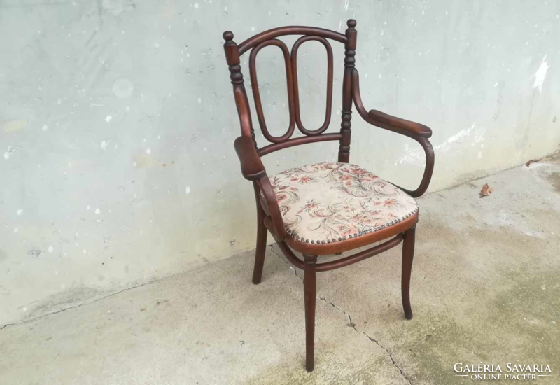 Antique double-marked Viennese Thonet armchair in good condition!