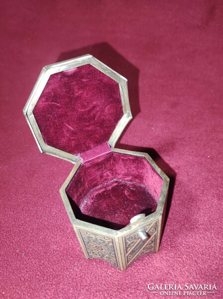 Persian ring holder